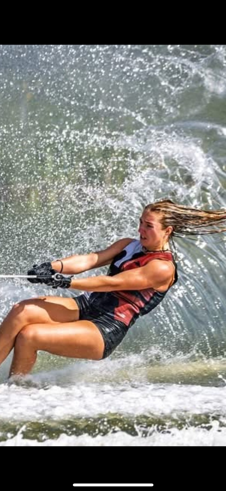 Kristy Kraus carving a massive spray wall through the slalom course