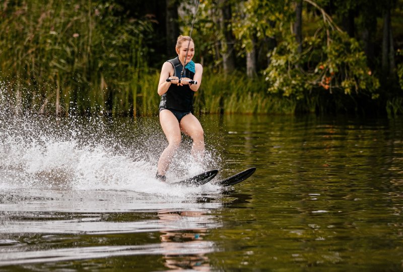 Beginner learning to waterski at Shalom Park - coached session on the boom