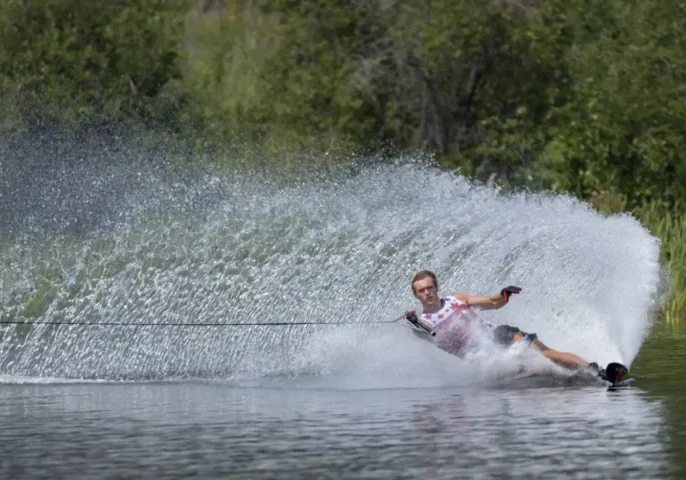 A man water skiing on the lake